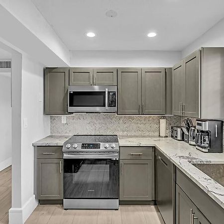 One Bedroom Steps Away From The Beach! Sunny Isles Beach Eksteriør bilde
