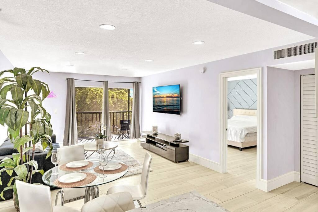 One Bedroom Steps Away From The Beach! Sunny Isles Beach Eksteriør bilde