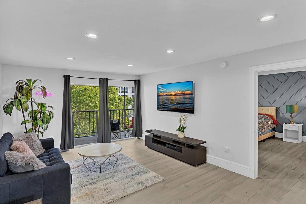 One Bedroom Steps Away From The Beach! Sunny Isles Beach Eksteriør bilde