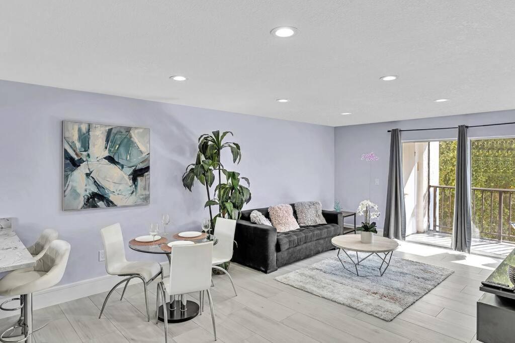 One Bedroom Steps Away From The Beach! Sunny Isles Beach Eksteriør bilde