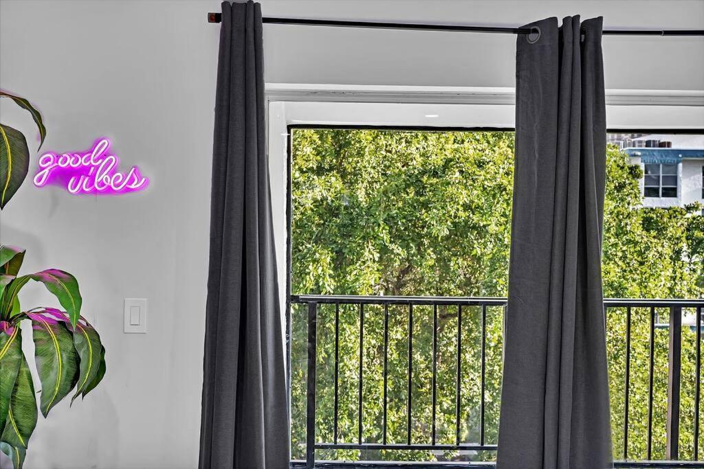 One Bedroom Steps Away From The Beach! Sunny Isles Beach Eksteriør bilde