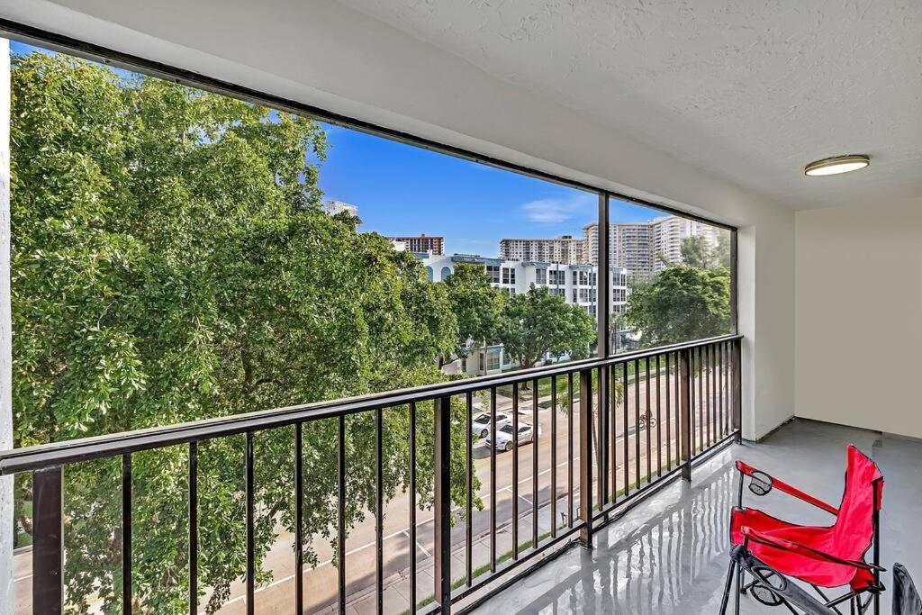 One Bedroom Steps Away From The Beach! Sunny Isles Beach Eksteriør bilde