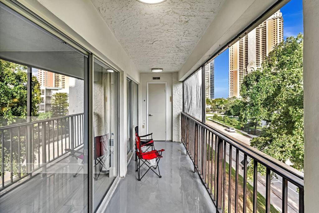 One Bedroom Steps Away From The Beach! Sunny Isles Beach Eksteriør bilde