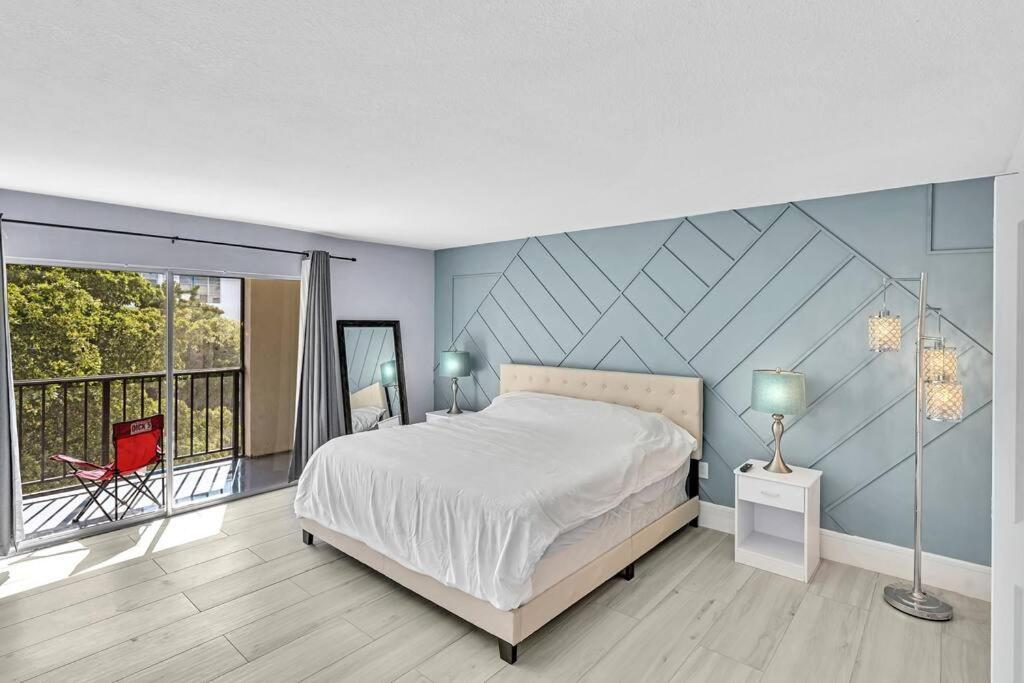 One Bedroom Steps Away From The Beach! Sunny Isles Beach Eksteriør bilde