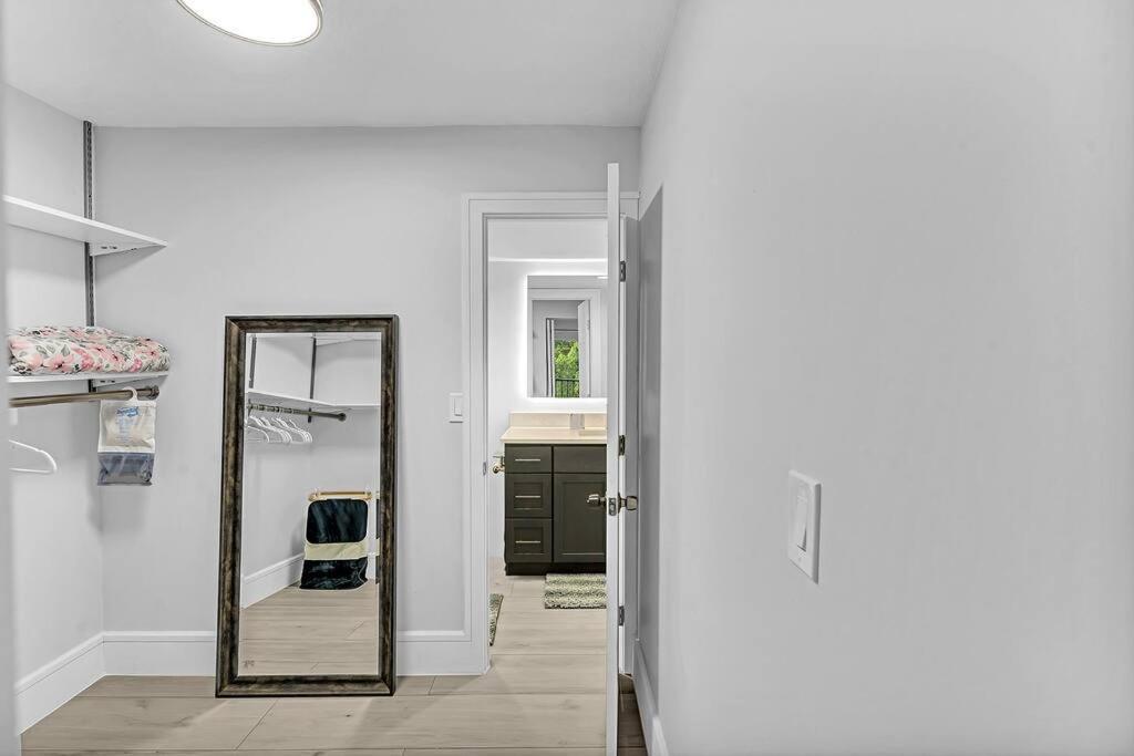 One Bedroom Steps Away From The Beach! Sunny Isles Beach Eksteriør bilde