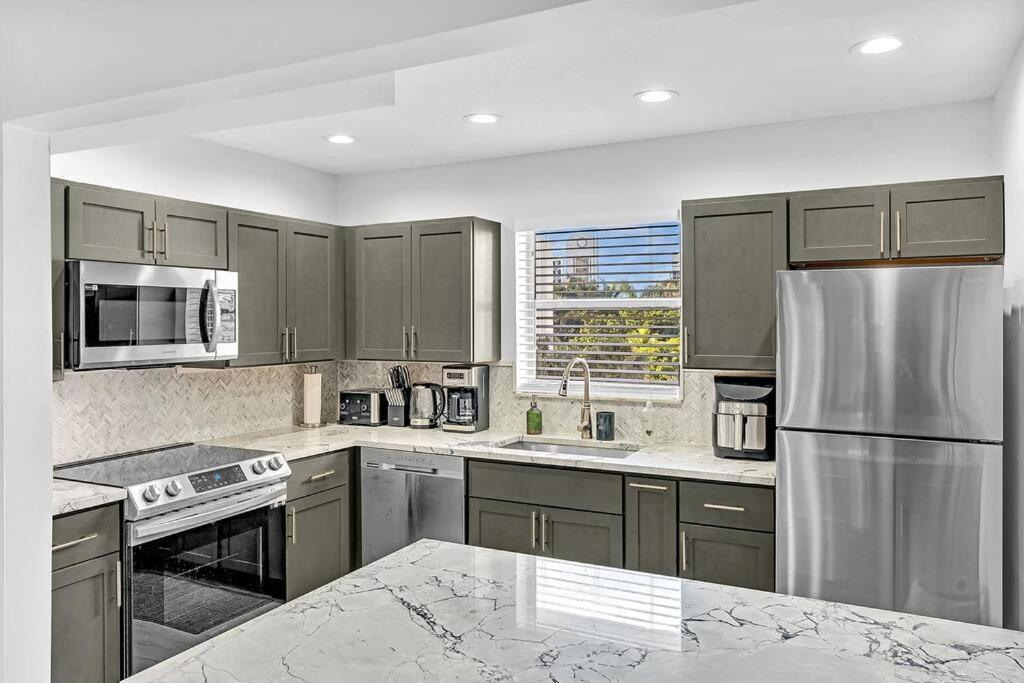 One Bedroom Steps Away From The Beach! Sunny Isles Beach Eksteriør bilde